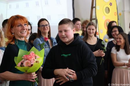 Osnovna šola 27. julij Kamnik že 40 let raste s prepričanjem, da če spoštujemo sebe, bomo znali spoštovati tudi druge (64)